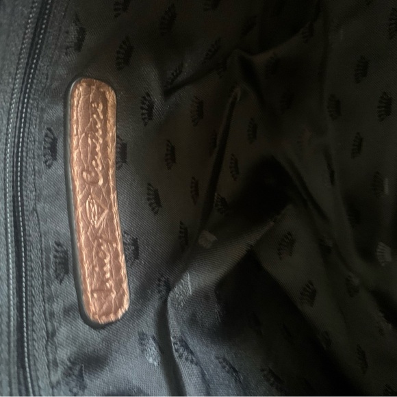 Juicy Couture Metallic Leopard Crossbody Bag
Vegan Leather Animal Print - Picture 9 of 10